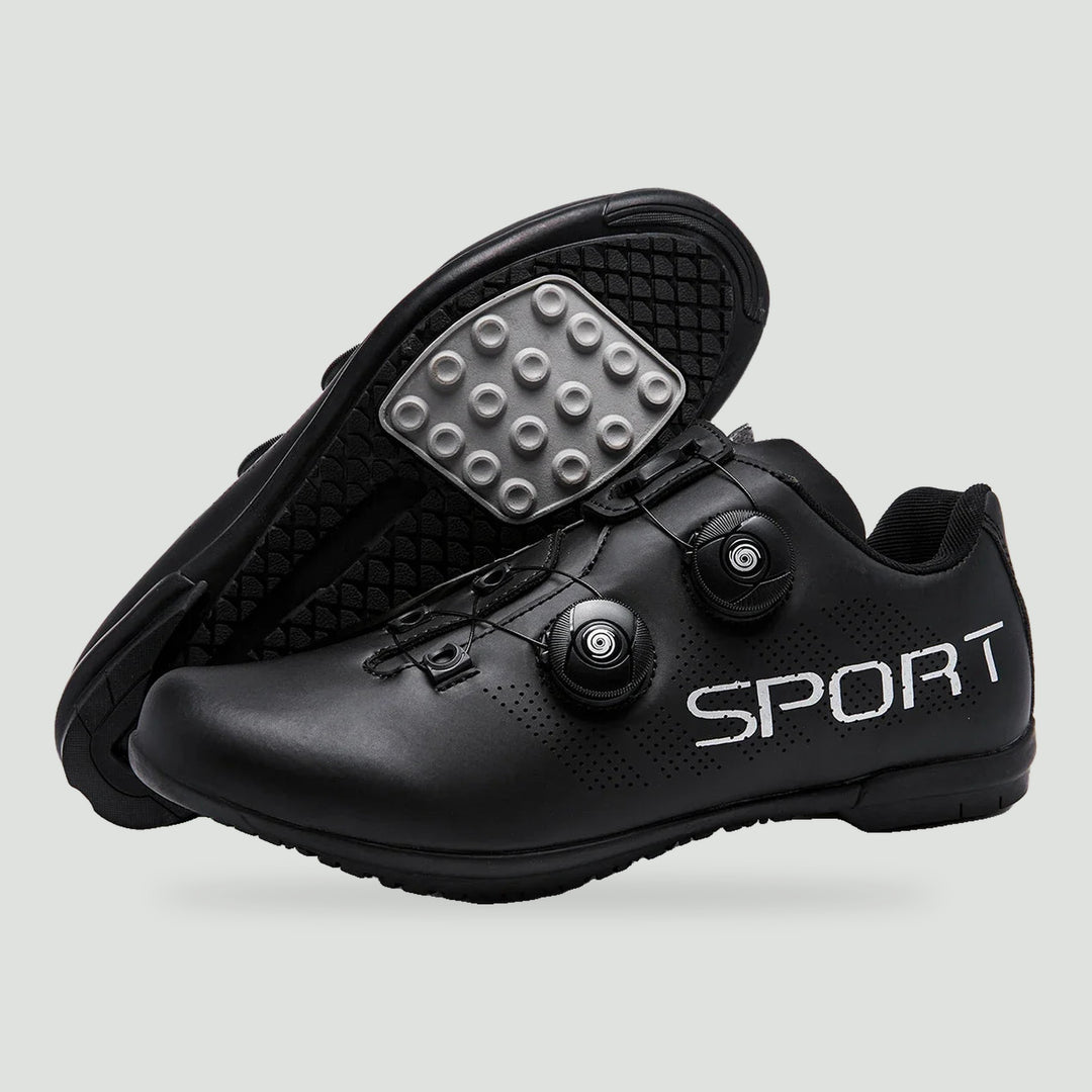 Flat pedal mountain bike shoes in Black with two dials and studded sole