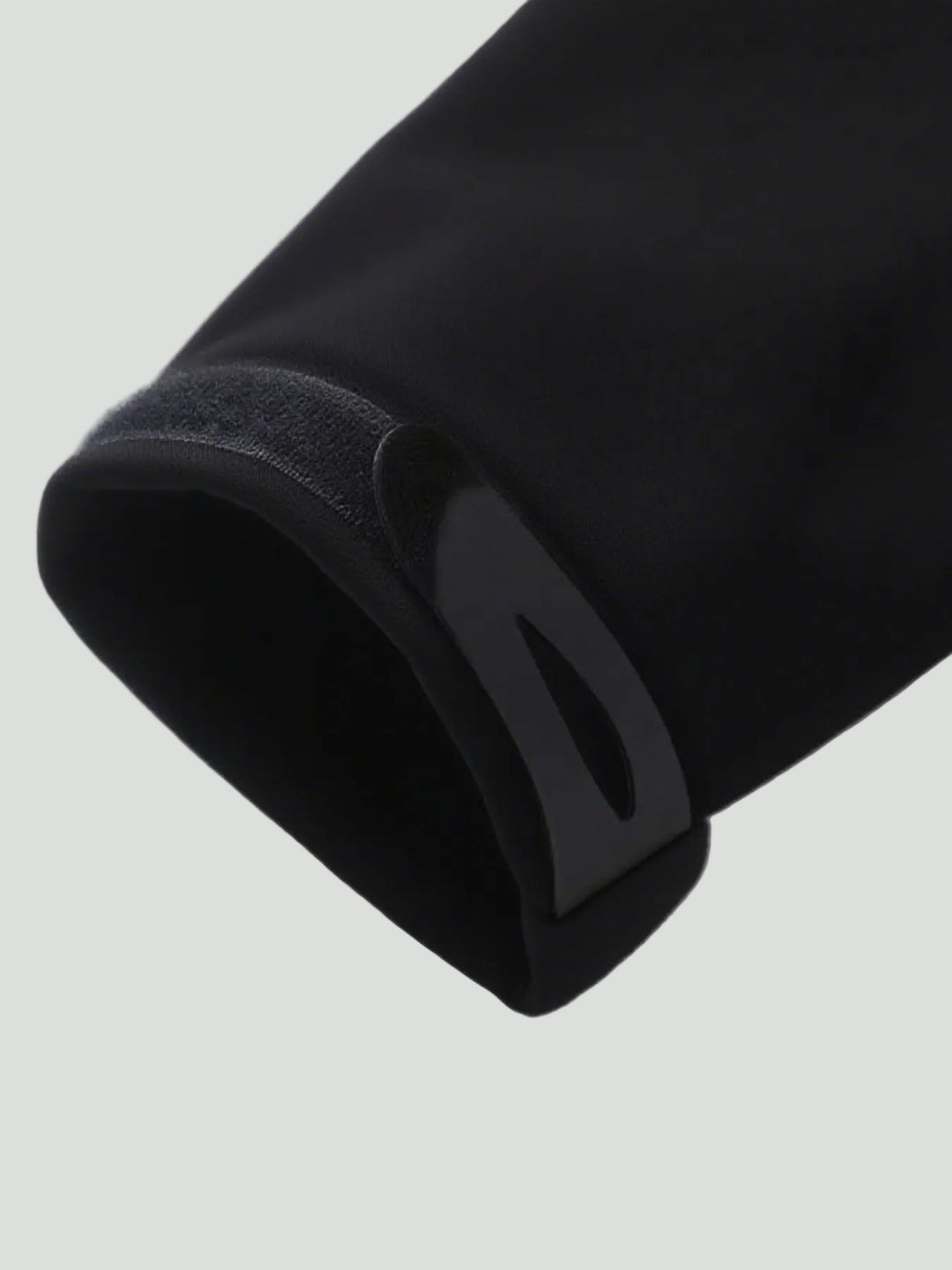 Men’s Camouflage Softshell Jacket – Hooded Outdoor Layer for Cold Weather Use