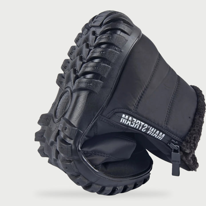 Deep lug sole of the men's quilted winter boots