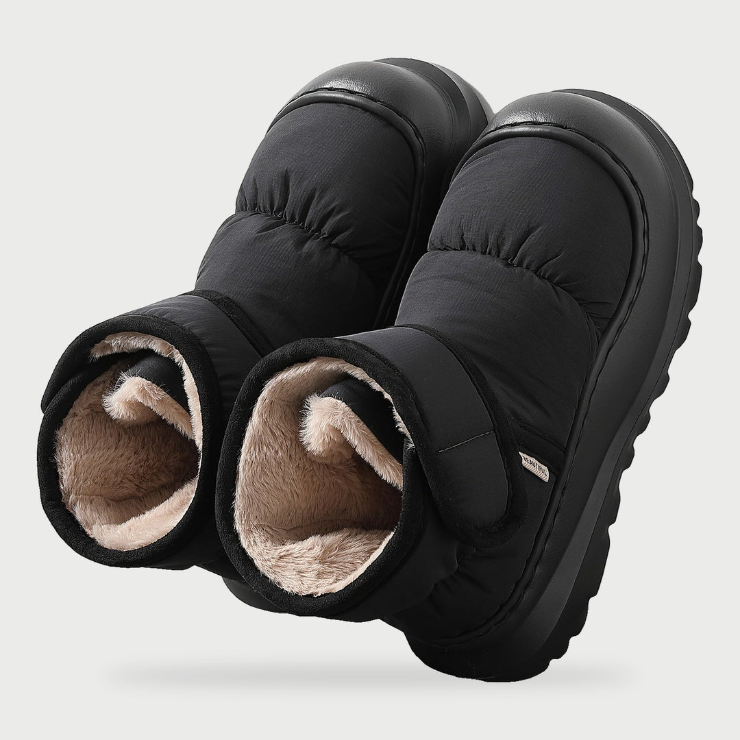 Plush lined opening of the black puffer slipper boots