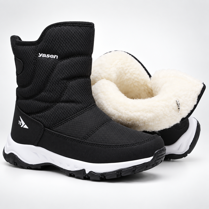 Men's winter boots in Black with the plush lining shown