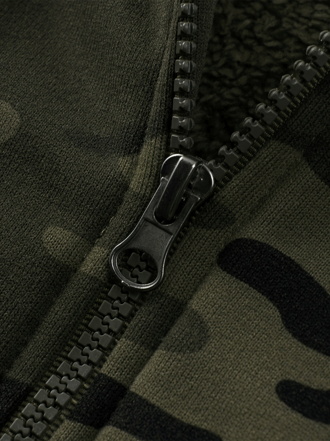 Men’s Camouflage Outdoor Hoodie with Fleece Lining