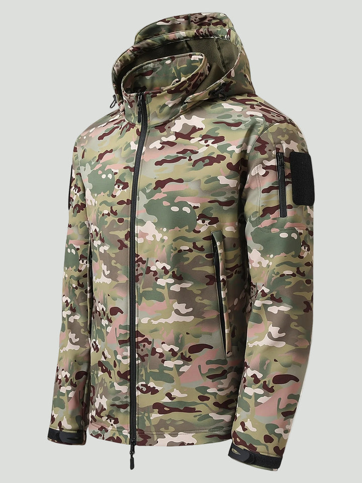 Men’s Camouflage Softshell Jacket – Hooded Outdoor Layer for Cold Weather Use