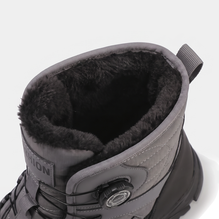 Pile lining at the collar and rear pull loop of the snow boot