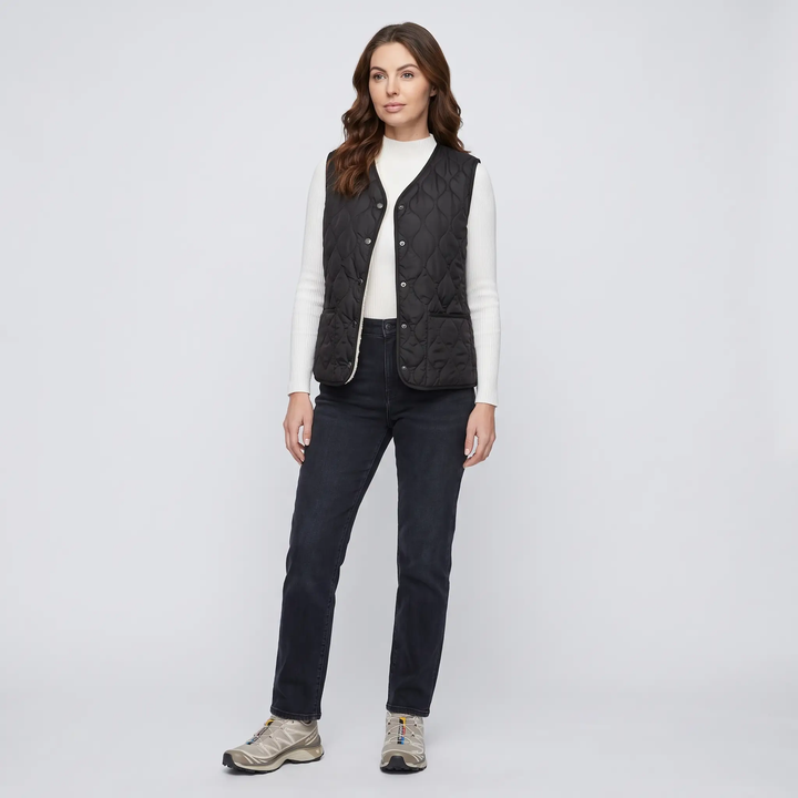Full-length look - women's Black puffer vest with jeans and sneakers