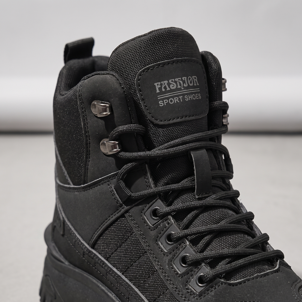 Men's hiking boot - Black - padded collar and metal speed hooks close-up