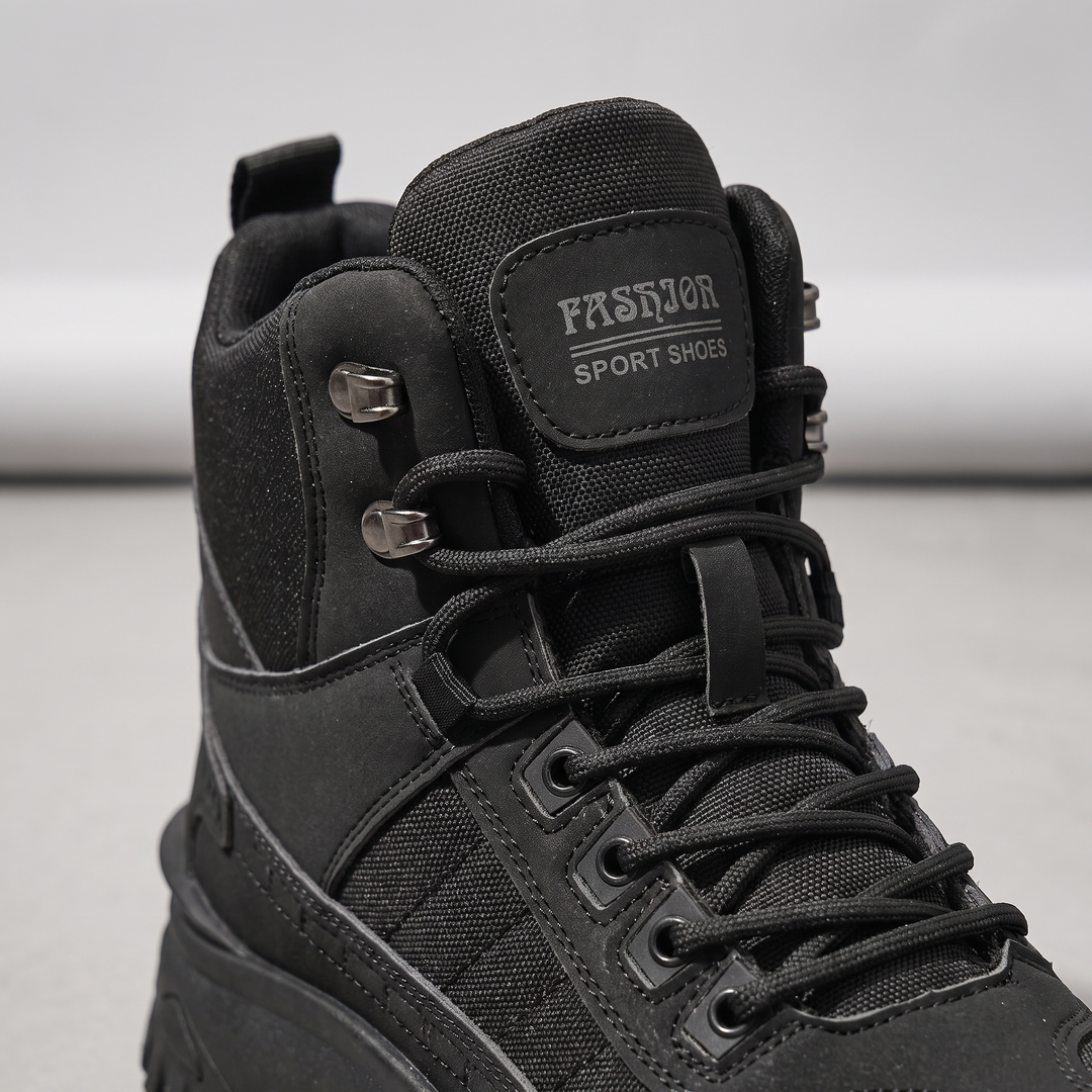 Men's hiking boot - Black - padded collar and metal speed hooks close-up