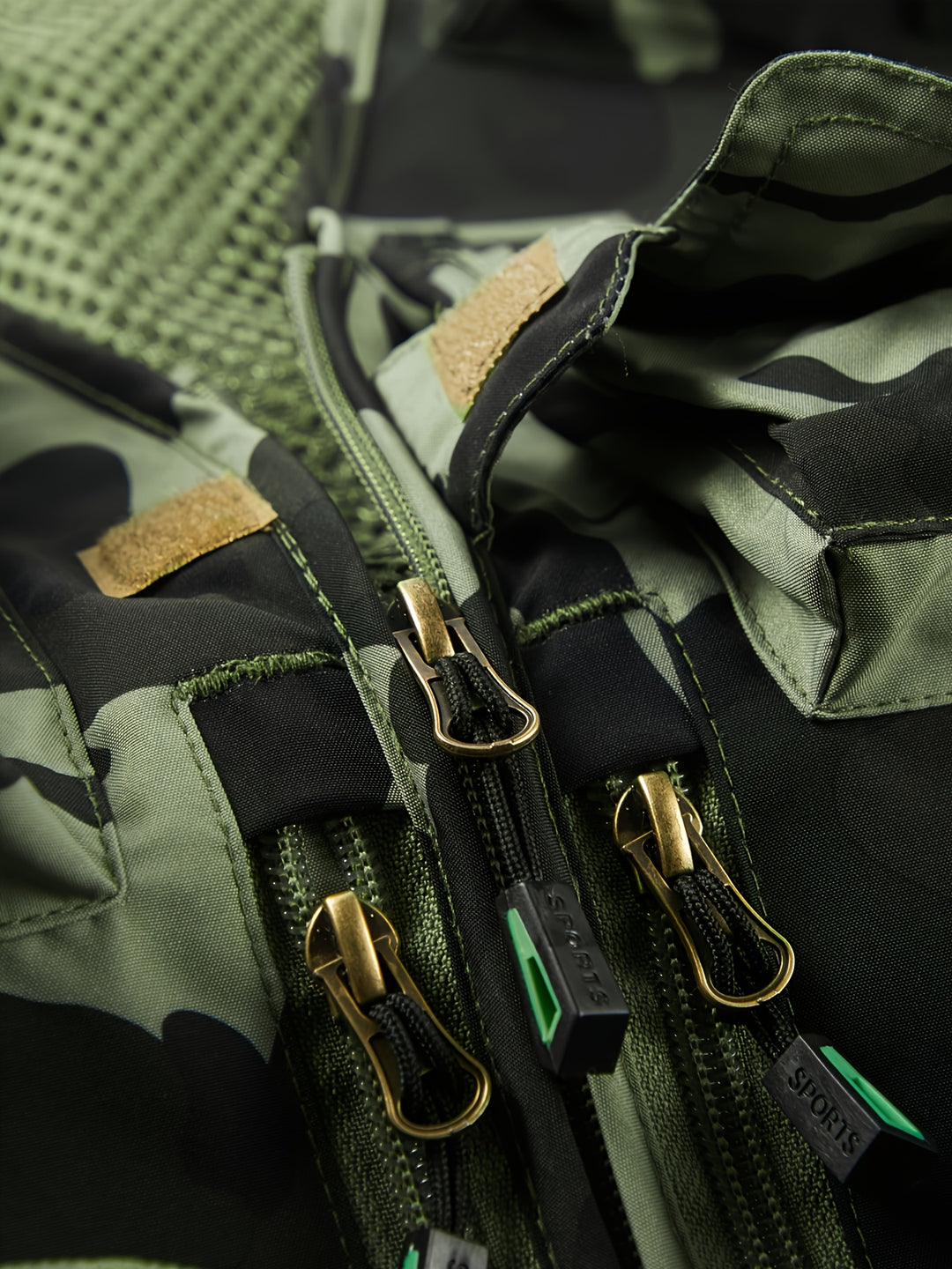 Men’s Multi-Pocket Outdoor Vest – Lightweight & Breathable for Fishing and Field Use