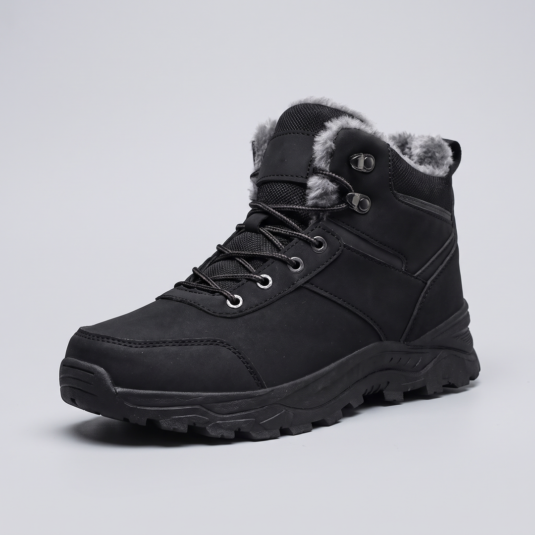 Men's Snow Boots in Black - three-quarter front view